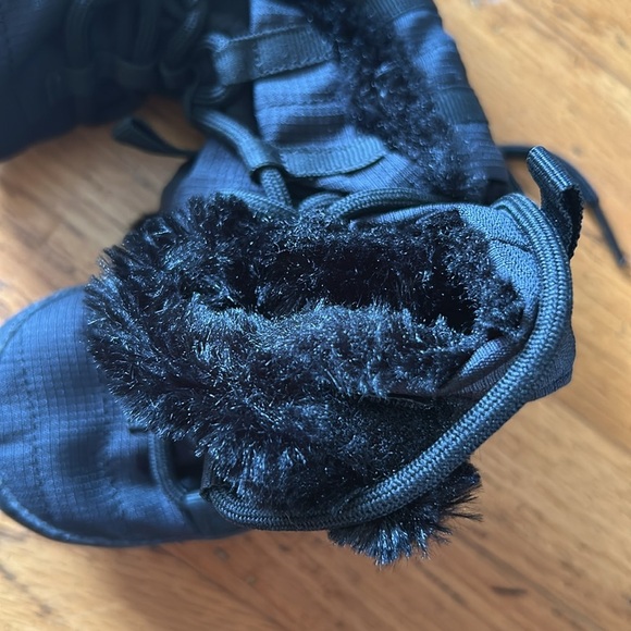 NIKE Roshe Run Hi Black Faux Fur Lined Lace-Up Boots Velcro Size 6C - Picture 6 of 8